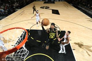 的炫酷球鞋 的炫酷球鞋