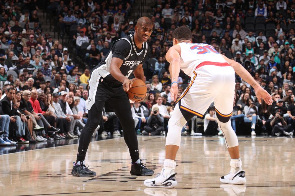 何这名中场 何这名中场